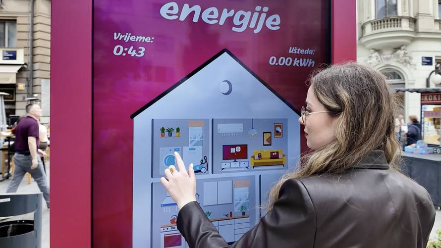 Na zagrebačkim ulicama građani su “gasili” uređaje i učili kako uštedjeti energiju