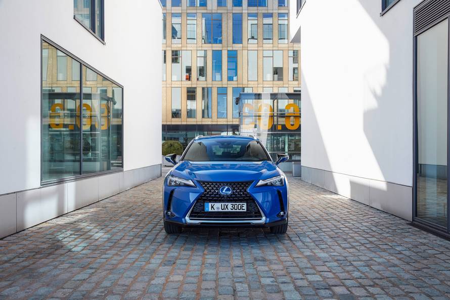 Električni Lexus s jamstvom na bateriju do milijun kilometara