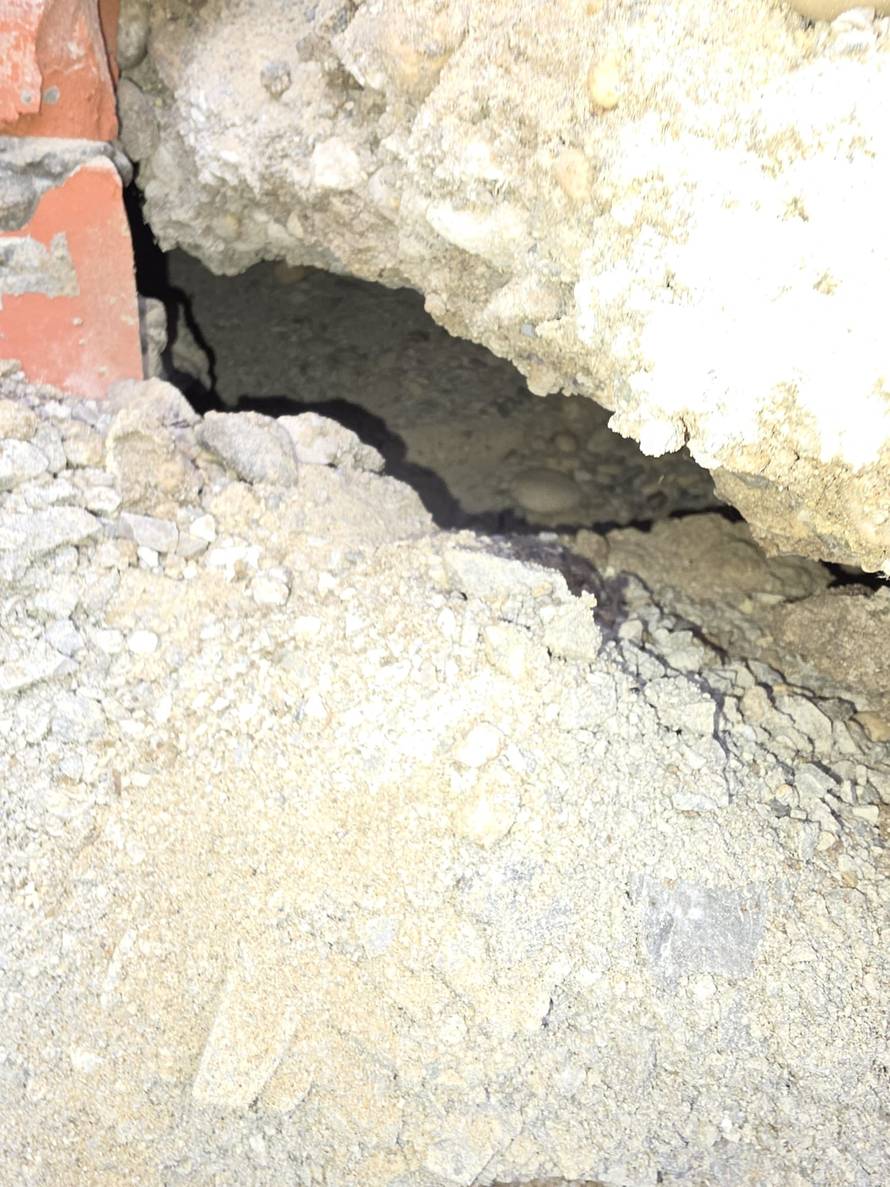 Štakori iskopali tunele ispod zgrade s 2000 ljudi: 'Fekalije su izbile u podrum, propao je auto'