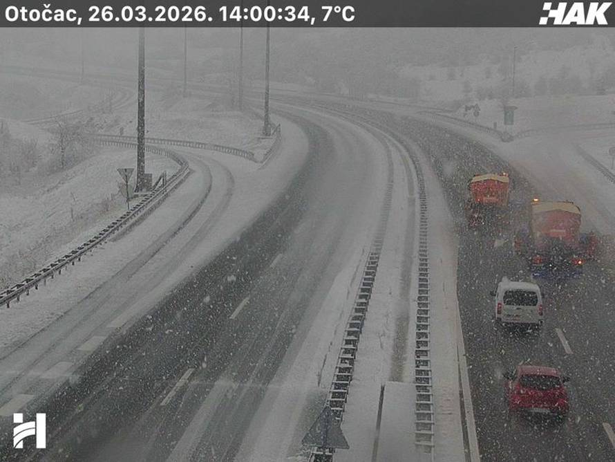 CRVENI METEOALARM Podigli razinu upozorenja za Zagreb! Vjetar ruši stabla po gradu...