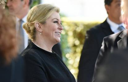 Kolinda bi malo educirala, a više manipulirala s povijesti