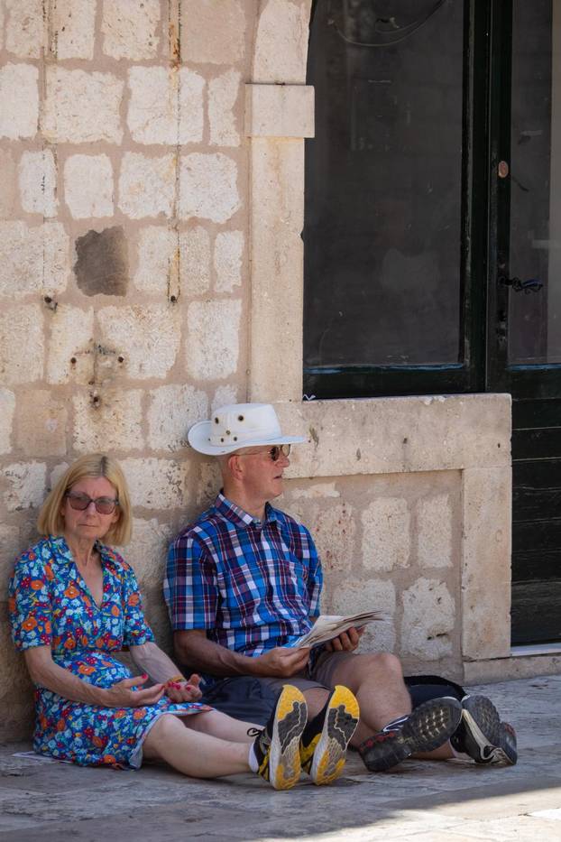 Dubrovnik: Turističke gužve u gradu i spas od vrućine u moru