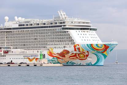 Norwegian Getaway kruzer u splitskoj luci 