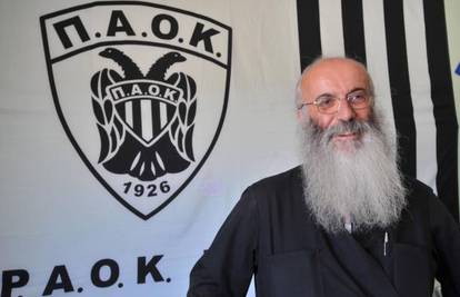 Pravoslavni pop i navijači PAOK-a idu protiv Dinama  