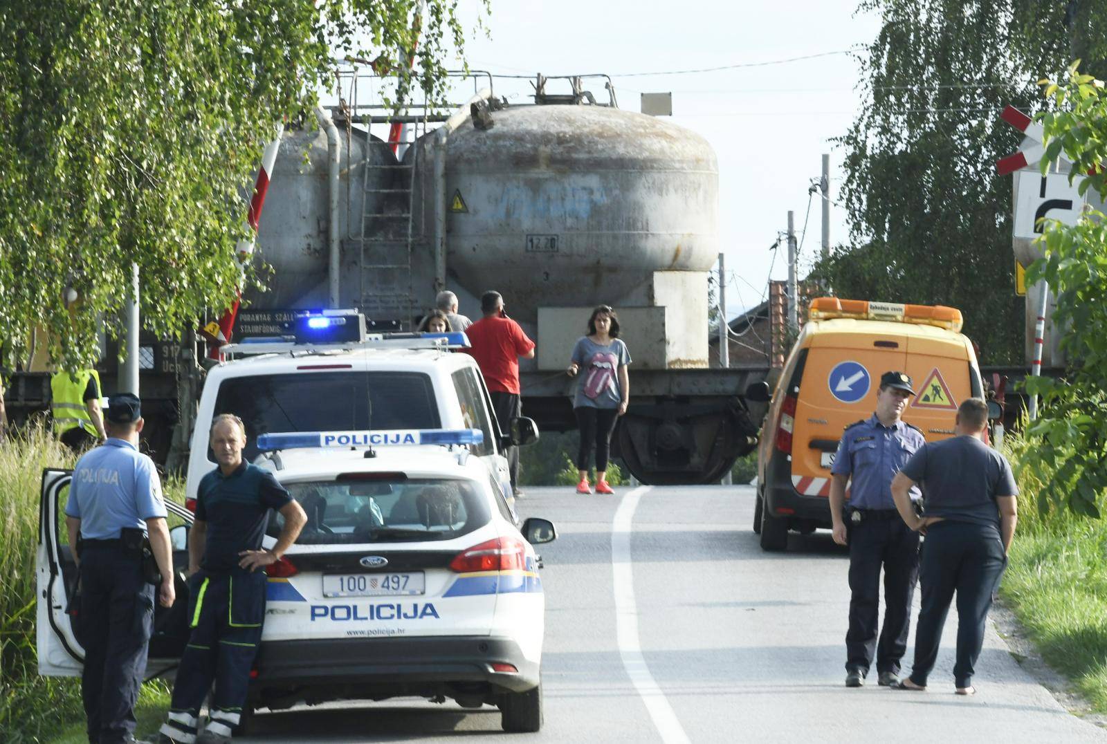 Staro Pračno: Vozač automobila ozlijeđen u naletu teretnog vlaka