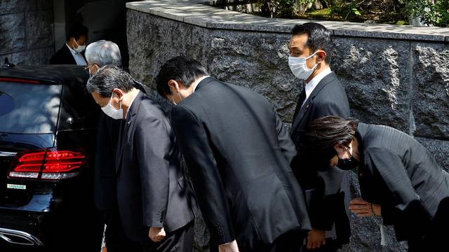 People wait to see the arrival of former Japanese Prime Minister Shinzo Abe's body, in Tokyo
