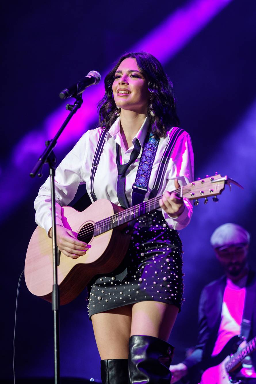 Zagreb: Osječka kantautorica Mia Dimšić održala koncert u Koncertnoj dvorani Vatroslav Lisinski