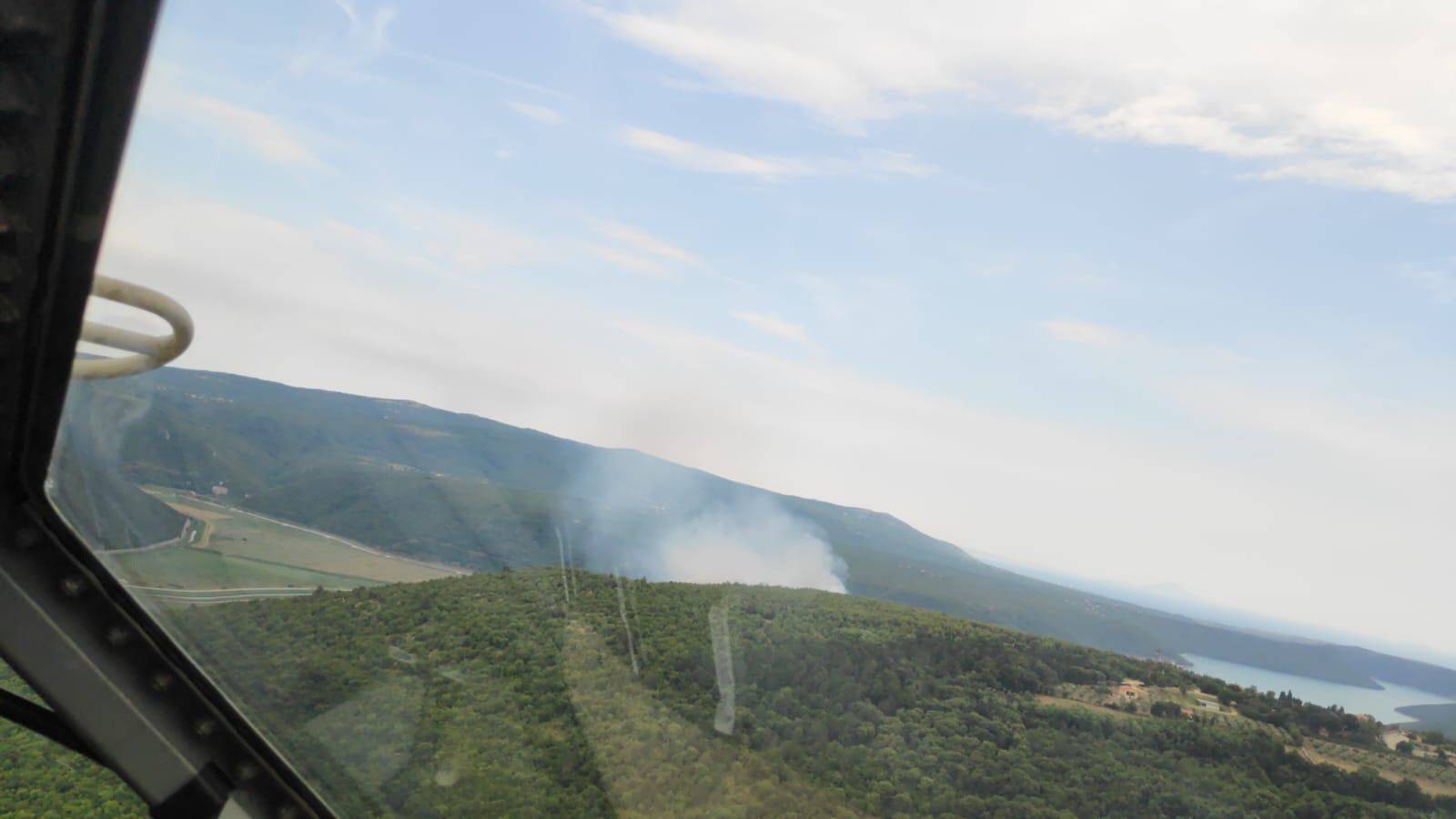 Lokalizirali požar kod Barbana, izgorjelo četiri hektara šume