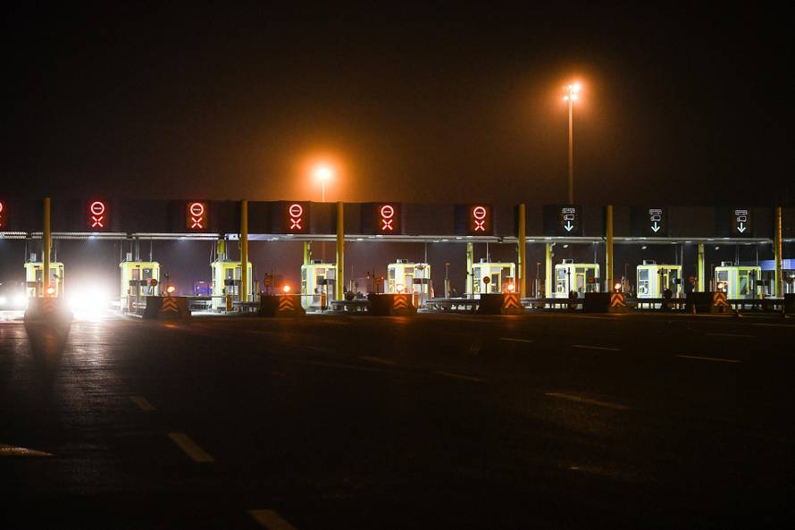 Na naplatnim postajama Sveta Helena automobilom se zabio u betonski razdjelnik i poginuo