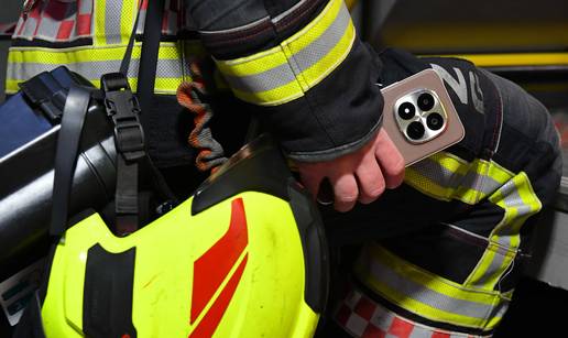 Titan otpornost za istinske heroje: vatrogasci u kampanji za novu REDMI Note 15 seriju