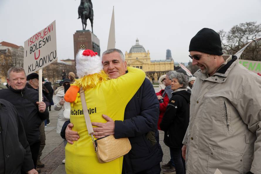 Zagreb: Prosvjed protiv kompleksa industrijskih megafarmi i klaonica peradi u Sisačko-moslavačkoj županiji