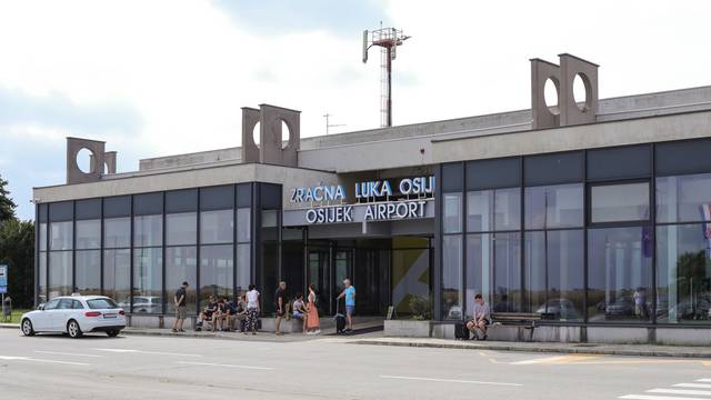 U Zračnoj luci Osijek predstavljen promotivni projekt Okusi Slavonije 2022.
