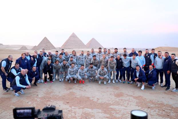 Kairo: Hrvatski nogometni reprezentativci obišli su piramide