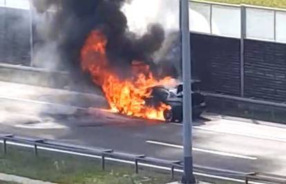 Zapalio se BMW na autocesti A1, dvoje ljudi iz auta neozlijeđeni