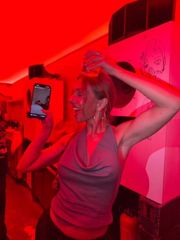 FOTO Sve nosi bez grudnjaka! Australka Eliza je cijela prirodna, kaže da voli slobodu