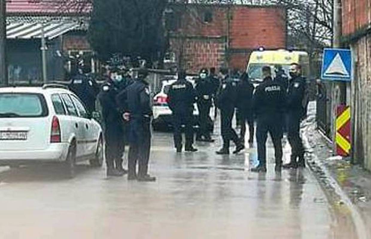 Mladić zbog kojeg su napali policajce u Kozari putevima se sad i sam predao policiji...