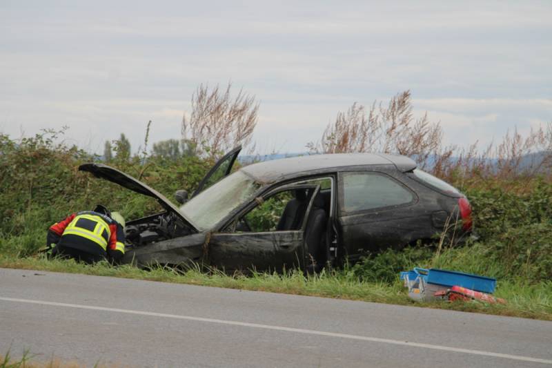 Nesreća kod Požege: Auto je sletio u kanal, žena ozlijeđena