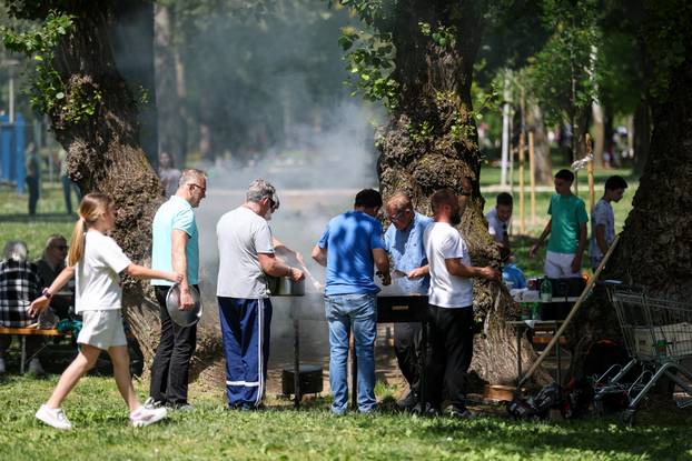 Zagreb: Sunčan dan na jezeru Bundek