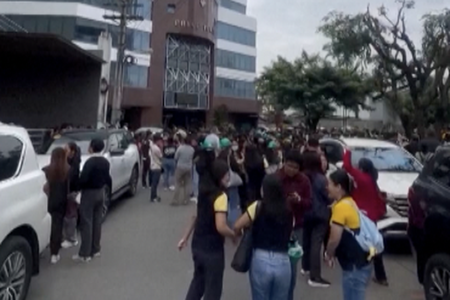 Potres magnitude 7,6 pogodio južne Filipine; tsunami upozorenja i u Indoneziji