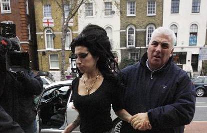 Roditelji Amy Winehouse u panici zvali Hitnu pomoć