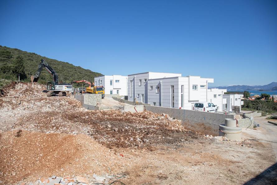 Kompleks Vila koji se gradi u Dračama, jednu od vila gradi i Halid Bešlić