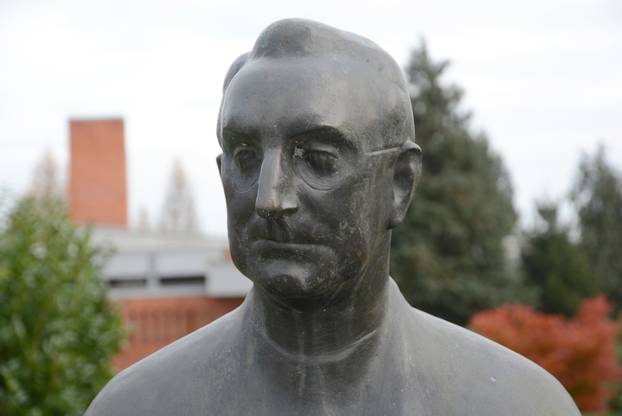 Bjelovar: Bista dr. Franje TuÄmana