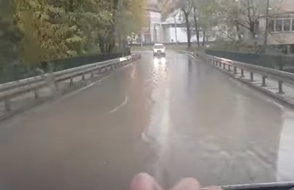 VIDEO Kaos u Hercegovini: Izlile su se rijeke, zatrpana su auta, a  stanovnici su evakuirani...
