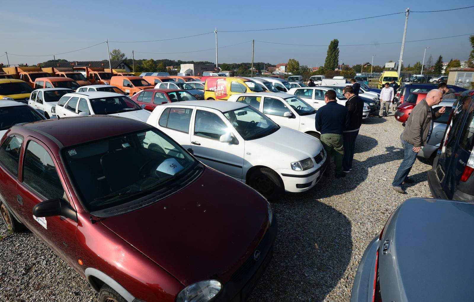 Država prodaje vozila: Nude se po početnoj cijeni i od 1000 kn