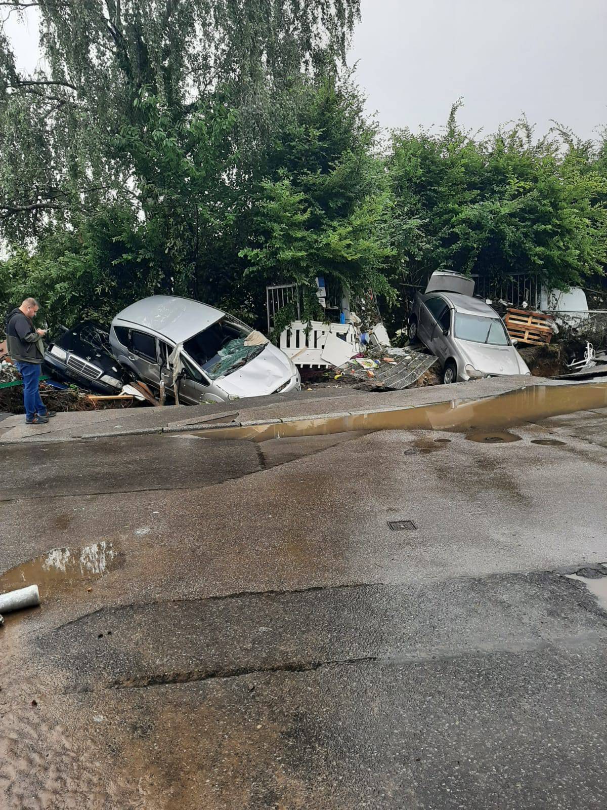 Hrvat u Njemačkoj: 'Nemamo struje, auto je uništen. Sad nam ispumpavaju vodu iz zgrade...'