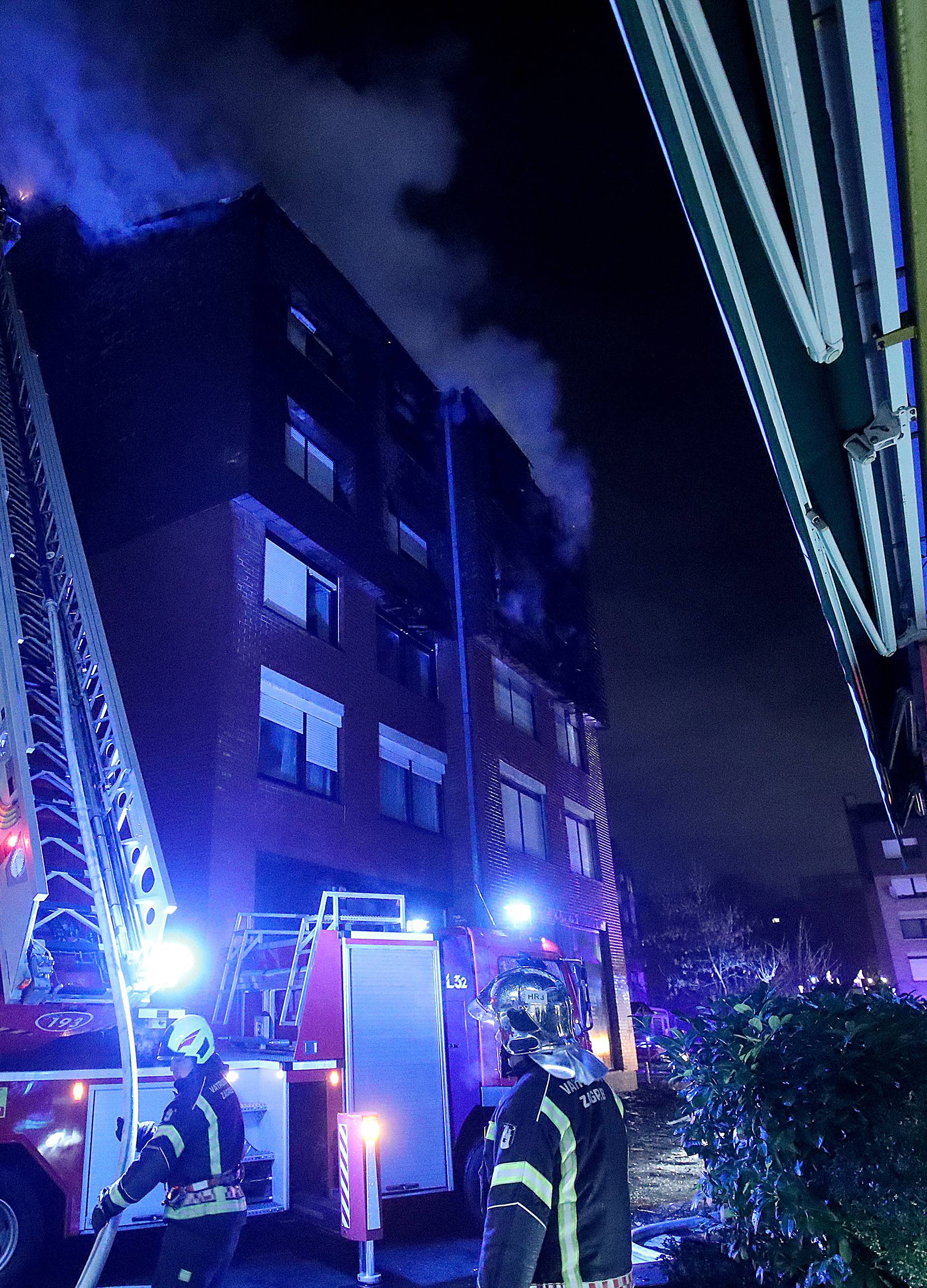 Veliki požar zahvatio je osam stanova, evakuirali sve stanare