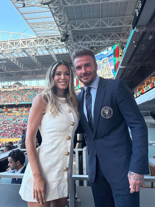 FOTO Vruće ljeto Dilette Leotte, nešto joj je provirilo u kostimu. Kolegica: Vulgarno se odijevaš