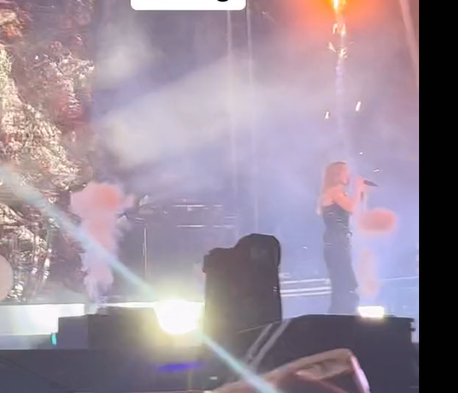 Još jedna pjevačica pogođena je na koncertu: Iz publike joj u lice doletjelo pirotehničko sredstvo