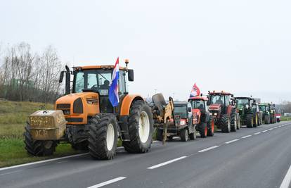 Svinjogojci i dalje blokiraju cestu kod Županje, a najavljuju i nove punktove: Ne odustajemo