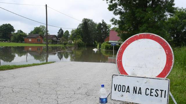 Vodostaj Kupe u Sisačko-moslavačkoj županiji je u opadanju