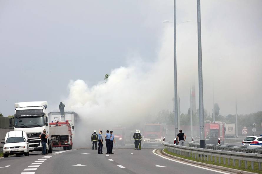 Osijek: Na obilaznci doÅ¡lo do zapaljenja tereta na kamionu