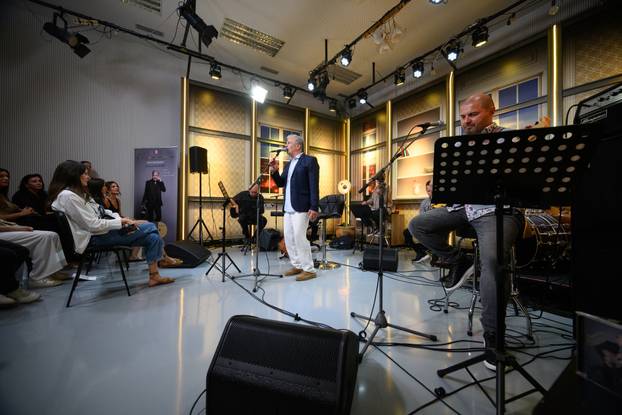 Zagreb: Predstavljanje novog albuma Davora Radolfija "Novi čovjek sam sutra"