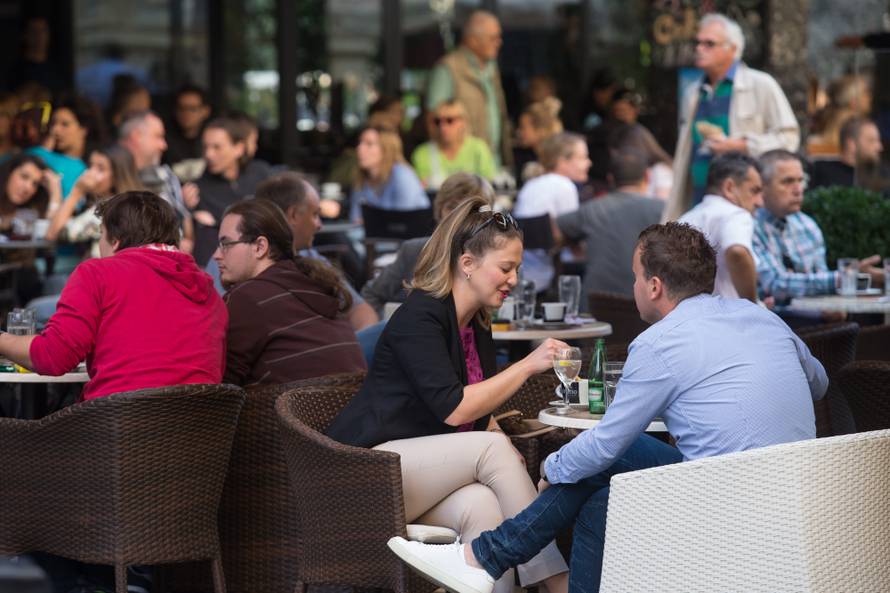 'Vraćanjem PDV-a na 25 posto Vlada ugrožava 100.000 ljudi'