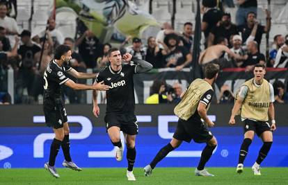 Barcelona pregovara s Dušanom Vlahovićem, odlazi već na zimu?