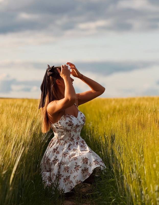 FOTO Vruća farmerica: Vozim traktor i radim teške poslove, ali uvijek u top kombinacijama