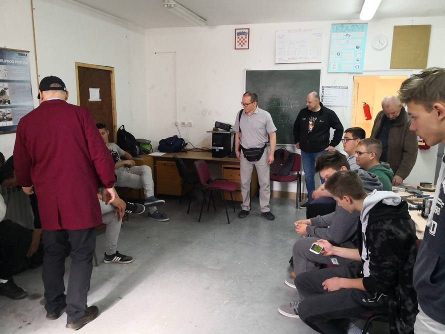 Budući stručnjaci za aute ići će na praksu iz Buja u Njemačku