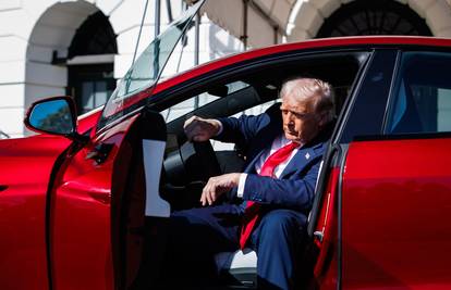 Donalda Trumpa prebacilo: Baš me briga ako auti poskupe jer sam digao carine na uvoz!