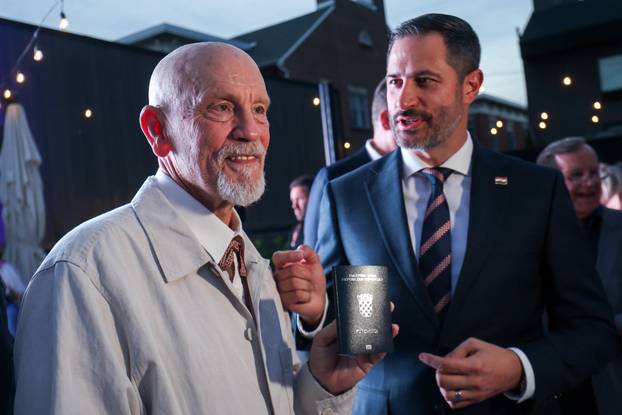 Alexandria: John  Malkovich iznenadio Vatrene u hotelu Aka
