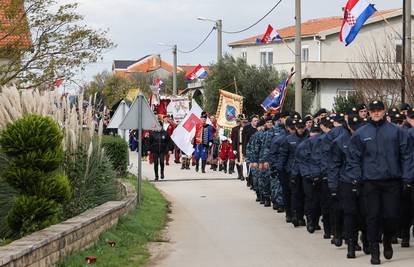 UŽIVO Velike Kolone sjećanja u Vukovaru i Škabrnji: 'Miješaju mi se osjećaji ponosa i tuge'