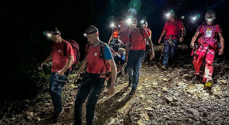 FOTO Muškarac pao dok je brao šparoge te izgubio pamćenje. Spasili su ga riječki HGSS-ovci