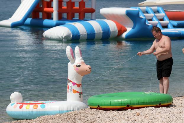 Primošten: Nakon najavljenog toplotnog udara spas je najbolje potražiti u moru