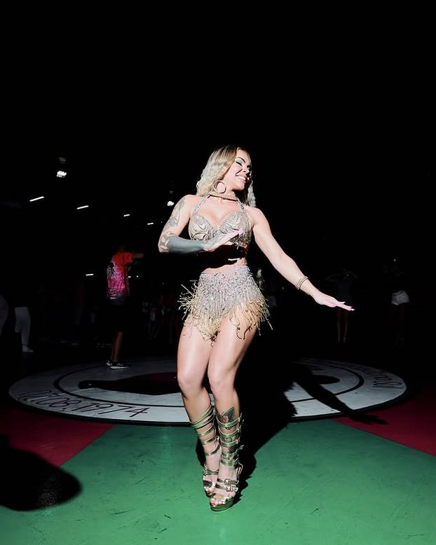 FOTO Slikala se gola na snijegu i riskirala zdravlje zbog fanova: 'Završila sam na hitnoj...'