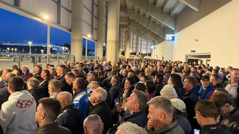 VIDEO Policija nakon finala Kupa zadržala navijače Dinama, stadionom odjekivali zvižduci