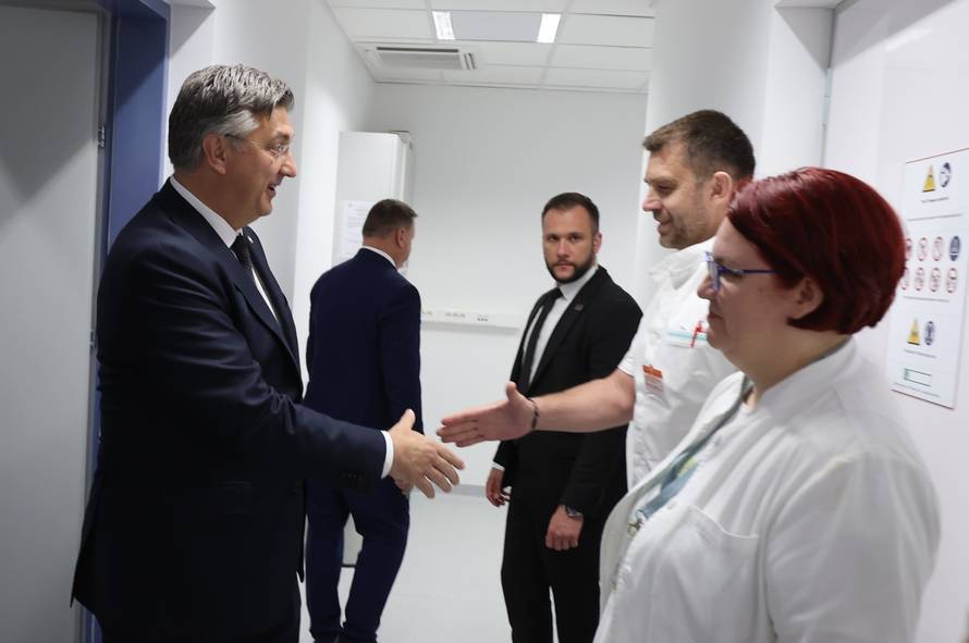 Zagreb: Plenković sudjelovao na svečanosti puštanja u rad novog MR uređaja u Klinici za dječje bolesti Zagreb