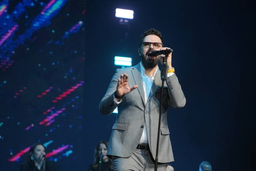 Beograd: Petar Grašo održao je u Sava centru koncert u sklopu regionalne turneje "Volim i postojim" povodom 30 godina karijere