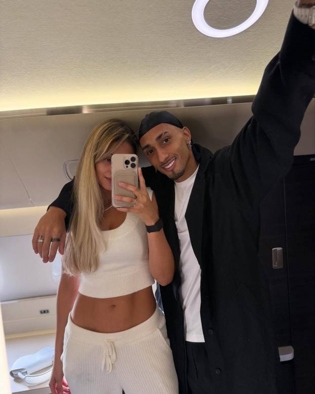 FOTO Igrač Barcelone osam je godina bio 'samo prijatelj' pa ipak osvojio atraktivnu plavušu